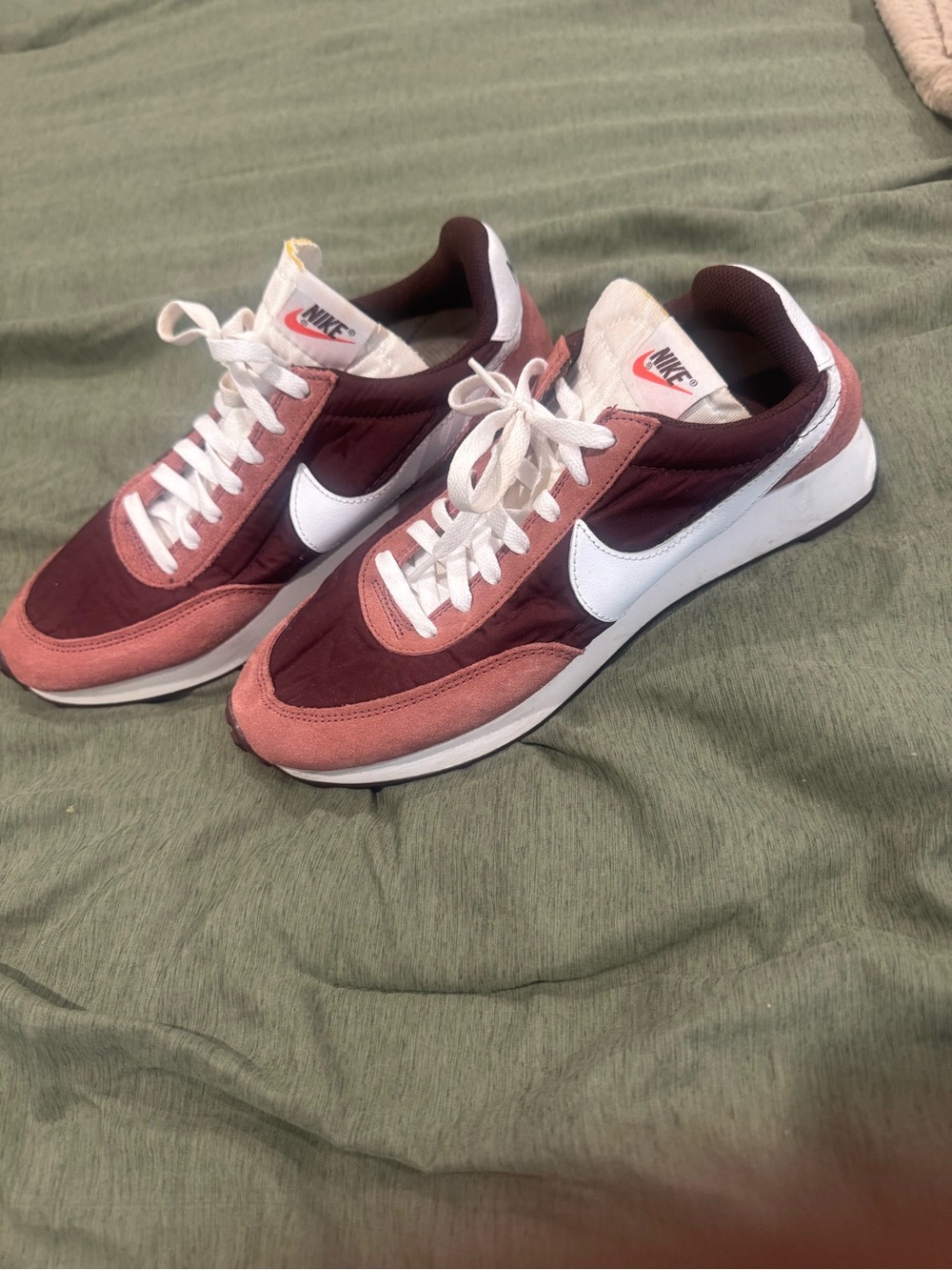 Nike Men’s Runner Sneakers in Burgundy and Pink